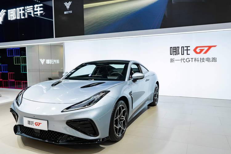 成都温江区阳维志企业管理咨询哪吒汽车在智能汽车领域的表现，领途汽车在新能源汽车市场中的影响力